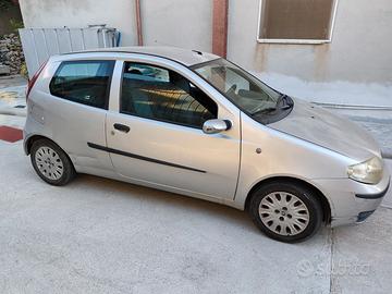 Auto visibile a Lazzaro.