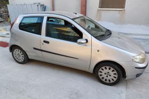 Auto visibile a Lazzaro.