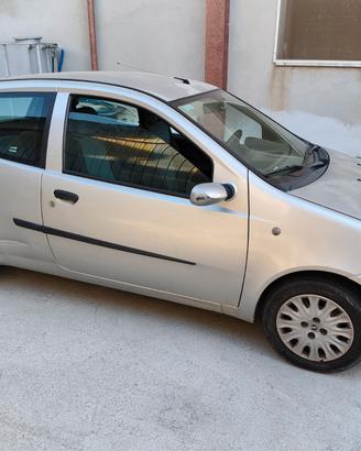 Auto visibile a Lazzaro.