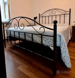 Letto matrimoniale in ferro battuto