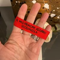 Bracciale con scritta ricamata personalizzabile