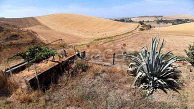 Rustico / Casale di 180 m² con 5 locali a Tarquini