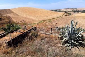 Rustico / Casale di 180 m² con 5 locali a Tarquini