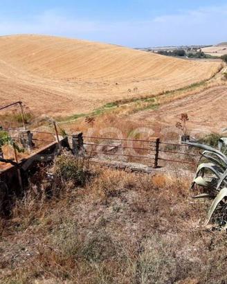 Rustico / Casale di 180 m² con 5 locali a Tarquini
