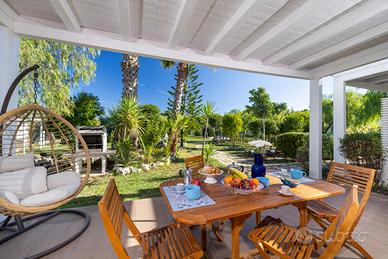 Appartamento sul mare con giardino e parcheggio