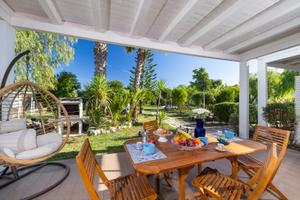 Appartamento sul mare con giardino e parcheggio