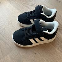 Adidas bimbo/a