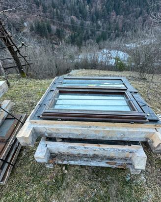 Porte e finestre comprese di telai