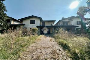 TRIFAMILIARE A GHISALBA