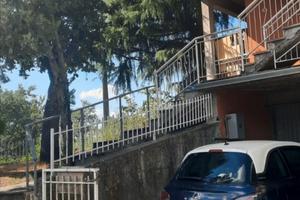 Appartamento con balcone nel verde