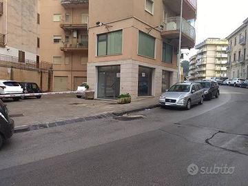 Rif.3650UL38588| negozio caltanissetta