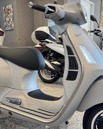 Vespa GTS 300 Super Tech (2024)