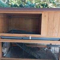 Comoda gabbia per conigli o piccoli roditori.