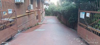 posto moto coperto con cancello 50€ 