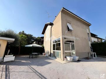 VILLA SINGOLA A SEREGNO