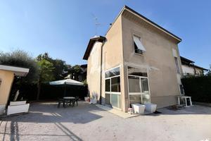 VILLA SINGOLA A SEREGNO