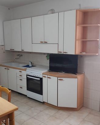 CUCINA TAVOLO SEDIE DIVANO