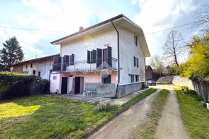 CASA SEMINDIPENDENTE A CAVAGNOLO