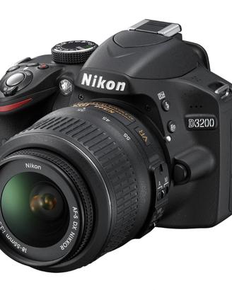 nikon d3200+ 35mm+2 batterie mai usata 