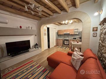 Bilocale con cortiletto a Erice Vetta
