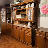 Mobili in legno massiccio in stile rustico