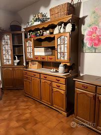 Mobili in legno massiccio in stile rustico