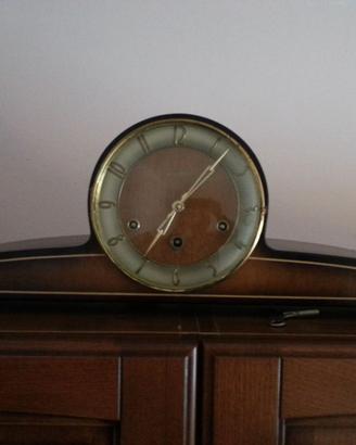 Westminster, antiquariato: orologio da camino
