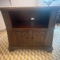 Mobile in legno con ruote