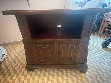 Mobile in legno con ruote