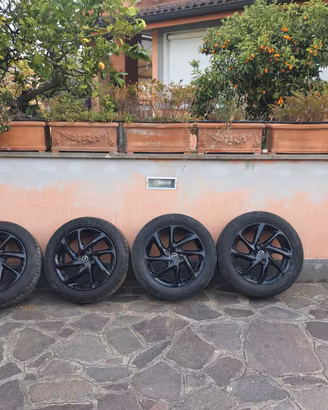 Cerchi in lega complete di pneumatici Opel Corsa
