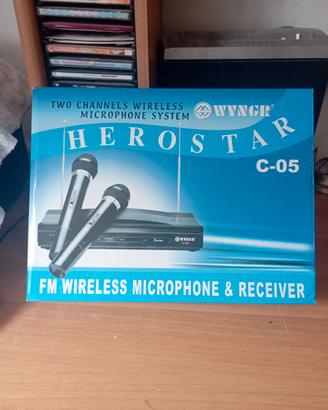 Due microfoni wireless+consolle karaoke