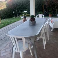 Tavolo da giardino con sedie