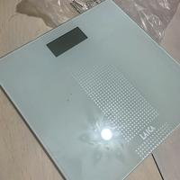 Bilancia pesa persona Laica
