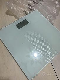 Bilancia pesa persona Laica