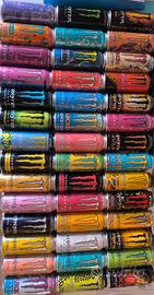 Collezione di 42 lattine di Monster Energy