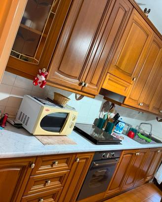 Cucina completa, poltrone