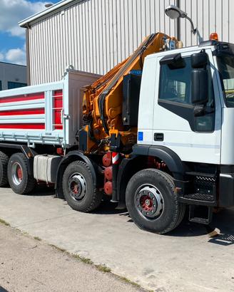 IVECO EUROTRAKKER 410E44H CON GRU E RIBALTABILE