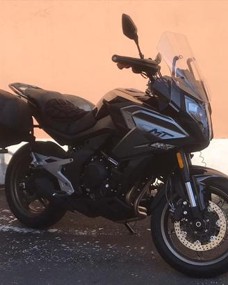 CF Moto 700MT