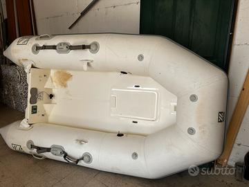 Tender chiglia rigida