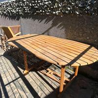 2 tavoli da giardino 1 gazzebo 1 ombrellone