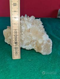 Esemplare di calcite britannica a dente di cane.