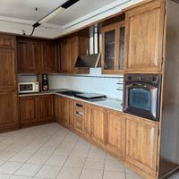 Cucina in legno massiccio