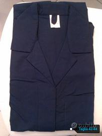 Abiti (camici) blu da lavoro nuovi