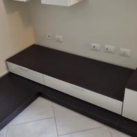 Cassettiera bassa in legno