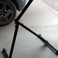 Supporto metallico per pulizia bici