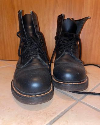 Stivaletto con lacci da donna