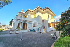 3 LOCALI A TORRE DEL GRECO