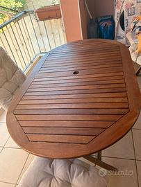 Tavolo ovale in legno e 4 sedie