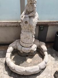 Fontana in cemento sirena