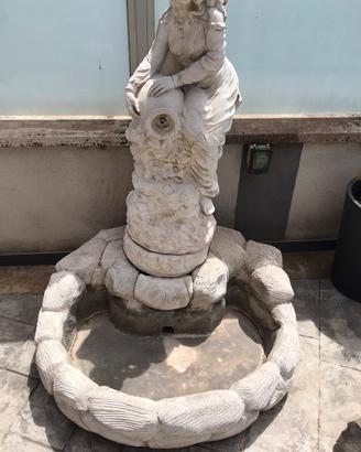 Fontana in cemento sirena